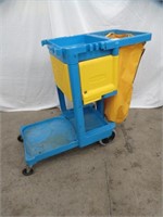RUBBERMAID PORTABLE CLEANIGN CART ON WHEELS