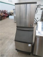 MANITOWOC S/S UPRIGHT ICE MACHINE WATER COOLED
