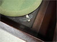 RECORD PLAYER IN WOOD CABINET WITH WINDING HANDLE