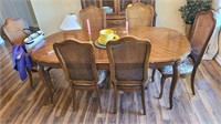 Wooden Dining table w/6 Chairs & leaf