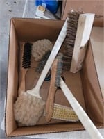 ASSORTED WIRE & SCRUB BRUSHES