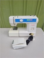 NEW HOME JANOME PORTABLE SEWING MACHINE W/ PEDAL