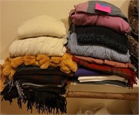 899 - LOT OF SWEATERS & SCARVES (BD38)