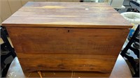 Cedar chest with removable shelf vintage