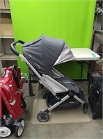 Uppababy stroller with sun shade and air vent on