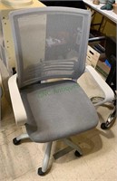 Gray mesh office chair with arms, five caster