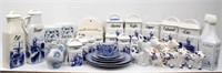LOT OF 33 PIECES OF BLUE AND WHITE PROCELAIN