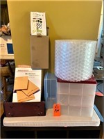 Box lot with 10x13 envelopes, roll of bubble wrap