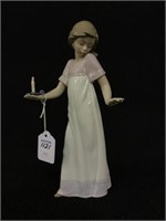 Nao by Lladro 555 Girl w/ Candle Figurine
