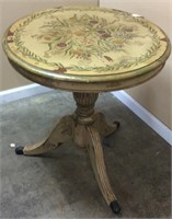 VTG. FLORAL SIDE TABLE, CLAW FEET
