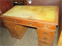 SOLID PINE 7 DRAWER KNEEHOLE DESK W/ LEATHER TOP