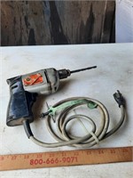 Black and decker drill works