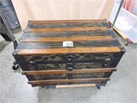 Beautiful Vintage Flat Top Steamer Trunk