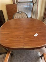 Dining table & 4 chairs on casters w/2 leaves