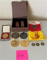 899 - LOT OF CHINESE COLLECTIBLES (A36)