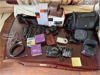 899 - SONY CAMERAS, LENS & ACCESSORIES (L40)