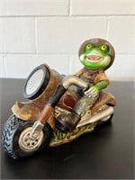 Frog on motorcycle solar light