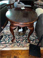 GREAT VINTAGE QUEEN ANN END TABLE