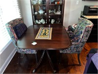 BEAUTIFUL ANTIQUE WOOD TABLE WITH 2 CHAIRS