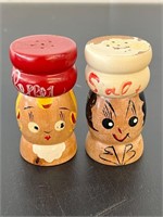 Vintage salty and pepper wood s&p shakers 1950's