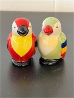 Salt and pepper shakers love birds