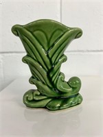 Shawnee Pottery cornucopia vase c. 1940s USA 835