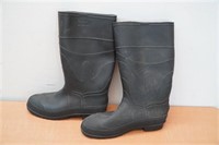 Pair of Servus Rubber Boots, Size 12