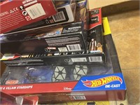 ASSORTED STAR WARS TOYS / PLAYSETS