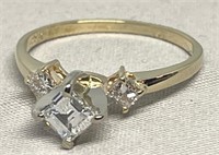 14KT YELLOW GOLD .83CTS DIAMOND RING FEATURES