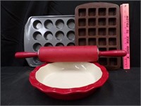 CUPCAKE PANS / PIE PLATE