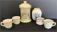 Vintage ceramic items including 4 coffee cups, a v