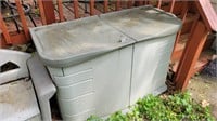 Rubbermaid outdoor storage container