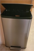 P - TOE-TOUCH STAINLESS TRASH CAN (L21)