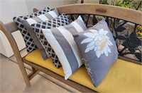 P - LOT OF NICE ACCENT PILLOWS (O3)