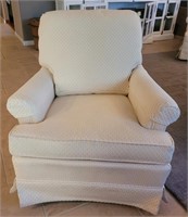 P - COMFORTABLE OCCASIONAL CHAIR (L4)