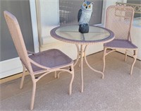 P - SMALL ROUND TABLE & 2 CHAIRS (A17)