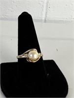 Costume jewelry ring faux pearl