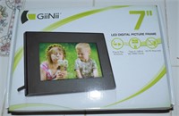 7" GiiNii LED Digital Picture Frame - NIB