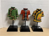 Set of 3 Ceramic Tunics on Stands