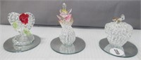 Spun glass figurines. Vase measures: 3"H.