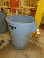 Rubbermaid Brute 55Gall Commercial Trash Can