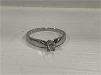 14 kt White Gold Diamond Ring Size 6 /12