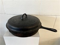 12 inch Vintage Griswold frying pan and lid