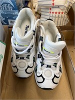 TURNTEC SNEAKERS SIZE 6