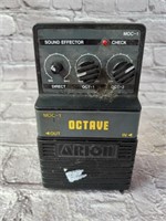 Arion Octave MOC-1 Guitar Pedal, Missing One Knob