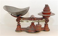 Balance scale with tin pan, 6 graduated weights
