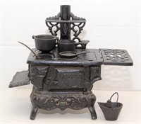 Crescent toy cast iron kitchen coal/wood range
