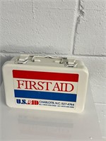 Full metal First aid US Aid kit vintage