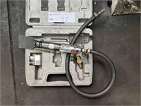 Portable Pneumatic Cleaning Chisel in Case
