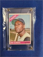 1966 TOPPS ROBERTO CLEMENTE #300